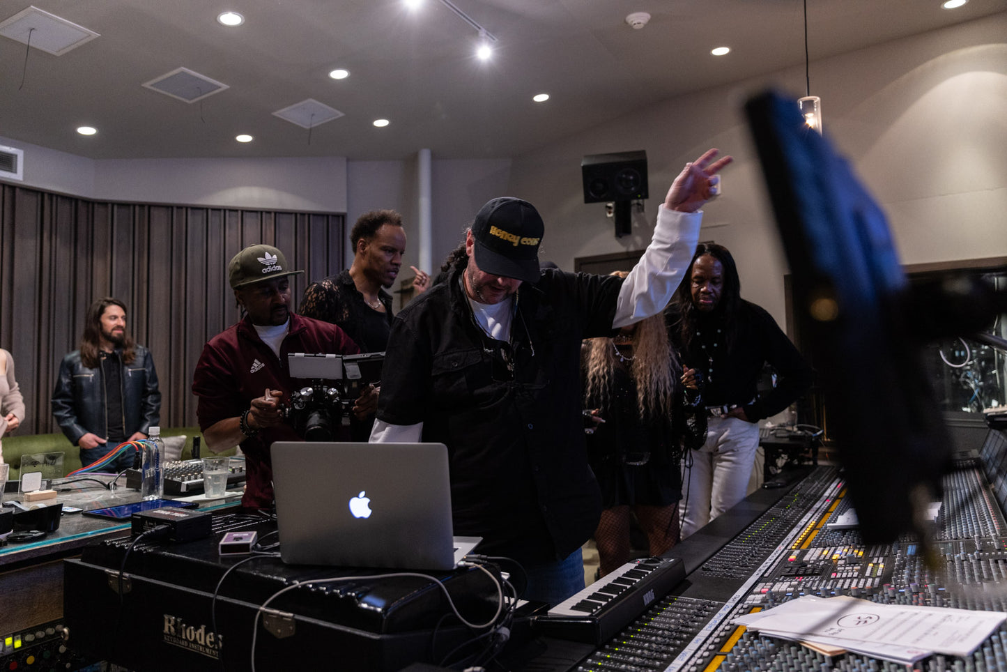 The Tracks of My Tears feat. Honey Cone and members of Earth, Wind & Fire